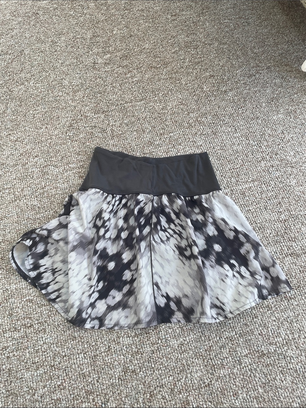 aerie Black & White Printed Tennis Skirt with Wide Waistband. Size M.